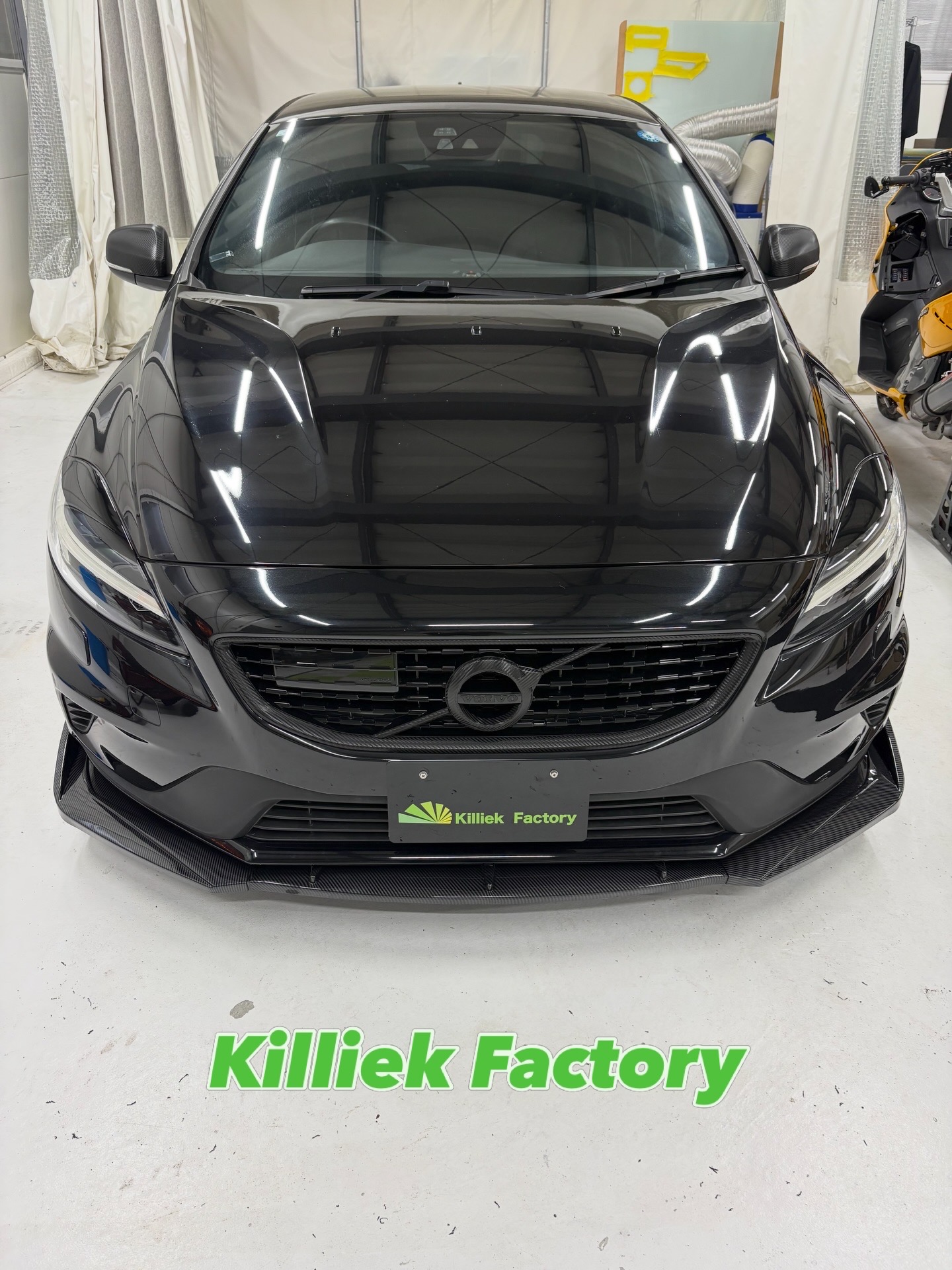 VOLVO V40 フロントグリル カーボンフィルム施工