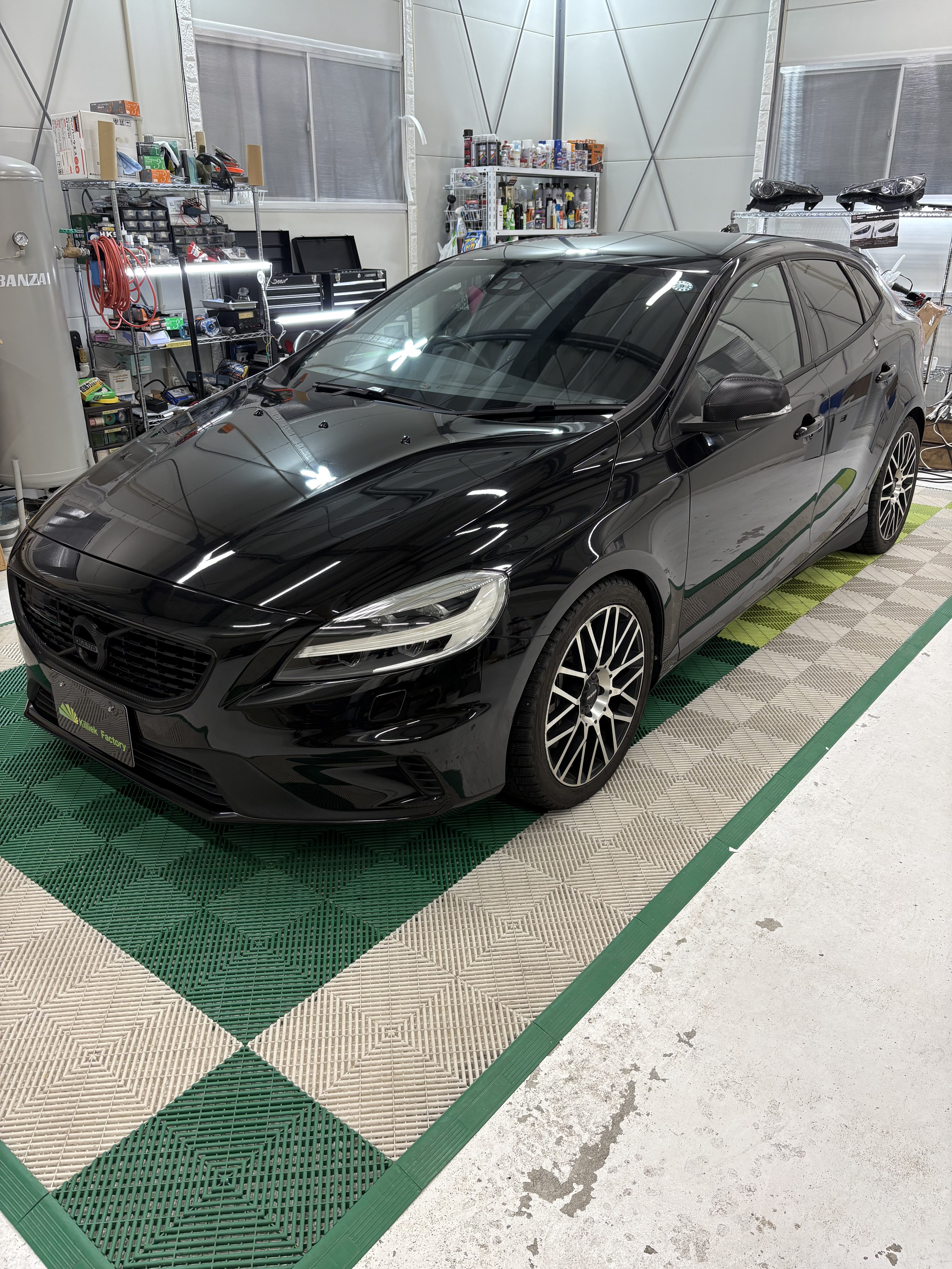 VOLVO V40 レインモール カーボンフィルム施工